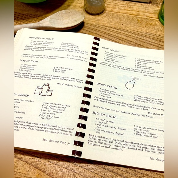 1977 Southern Accent Cookbook from The Junior League of Pine Bluff, Arkansas - Picture 5 of 6